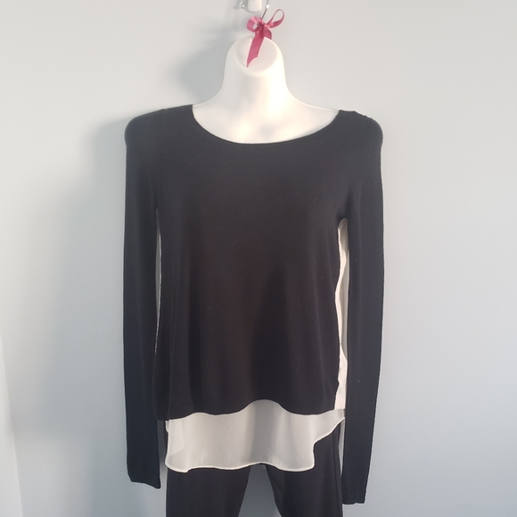 Express Split Back Top - Picture 2 of 3